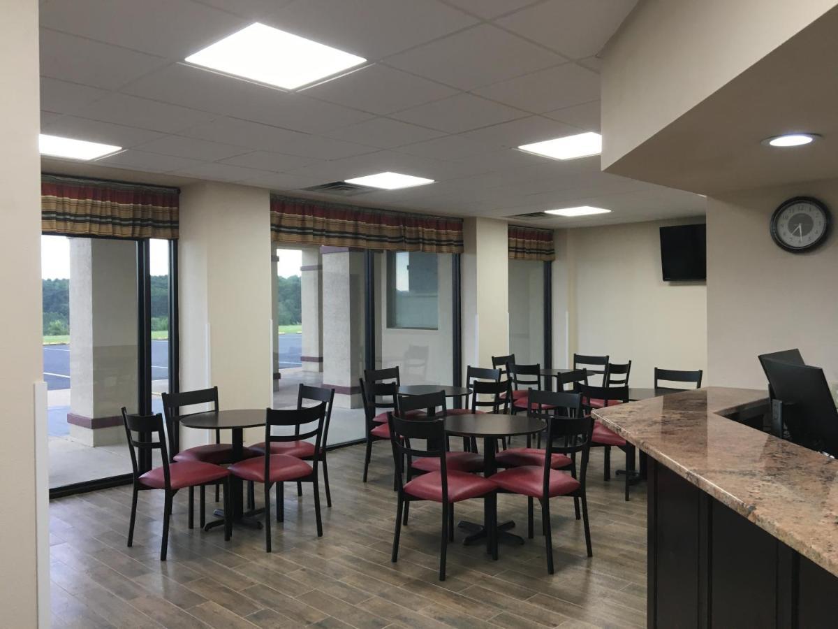 Red Roof Inn Стонтон Экстерьер фото
