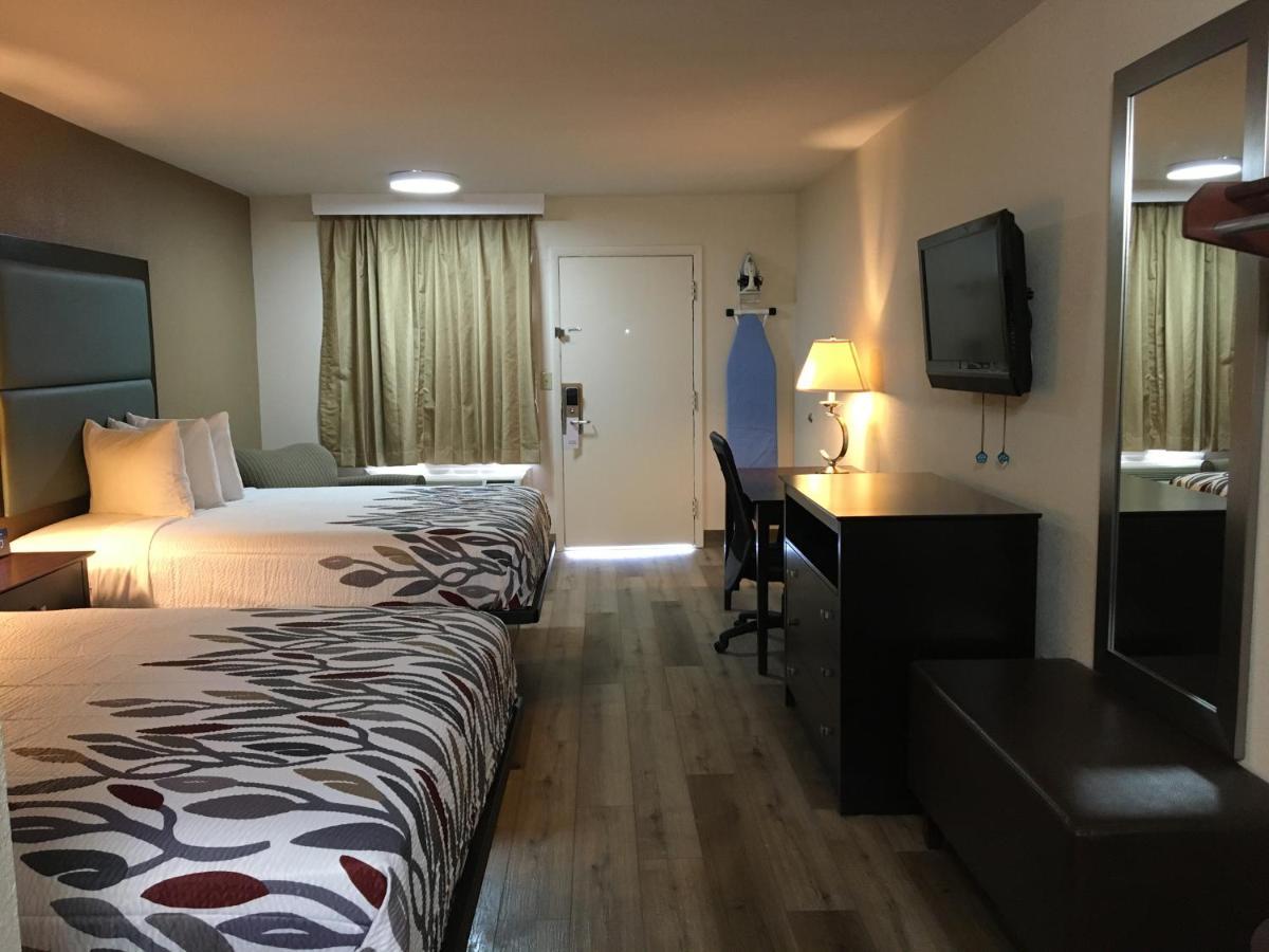 Red Roof Inn Стонтон Экстерьер фото