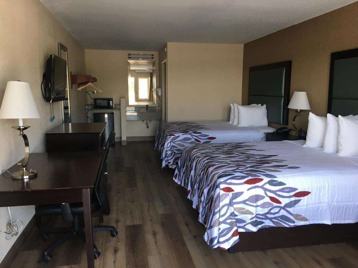 Red Roof Inn Стонтон Экстерьер фото