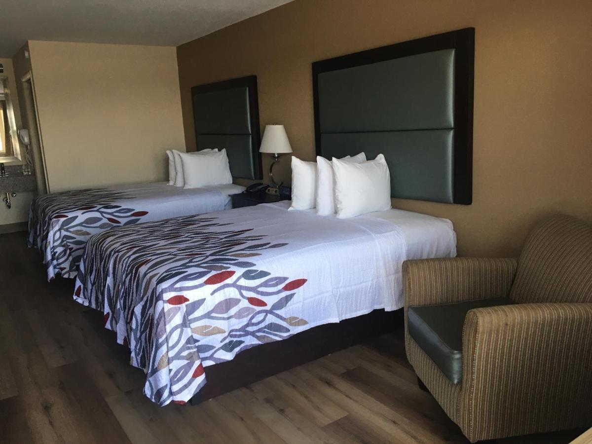 Red Roof Inn Стонтон Экстерьер фото