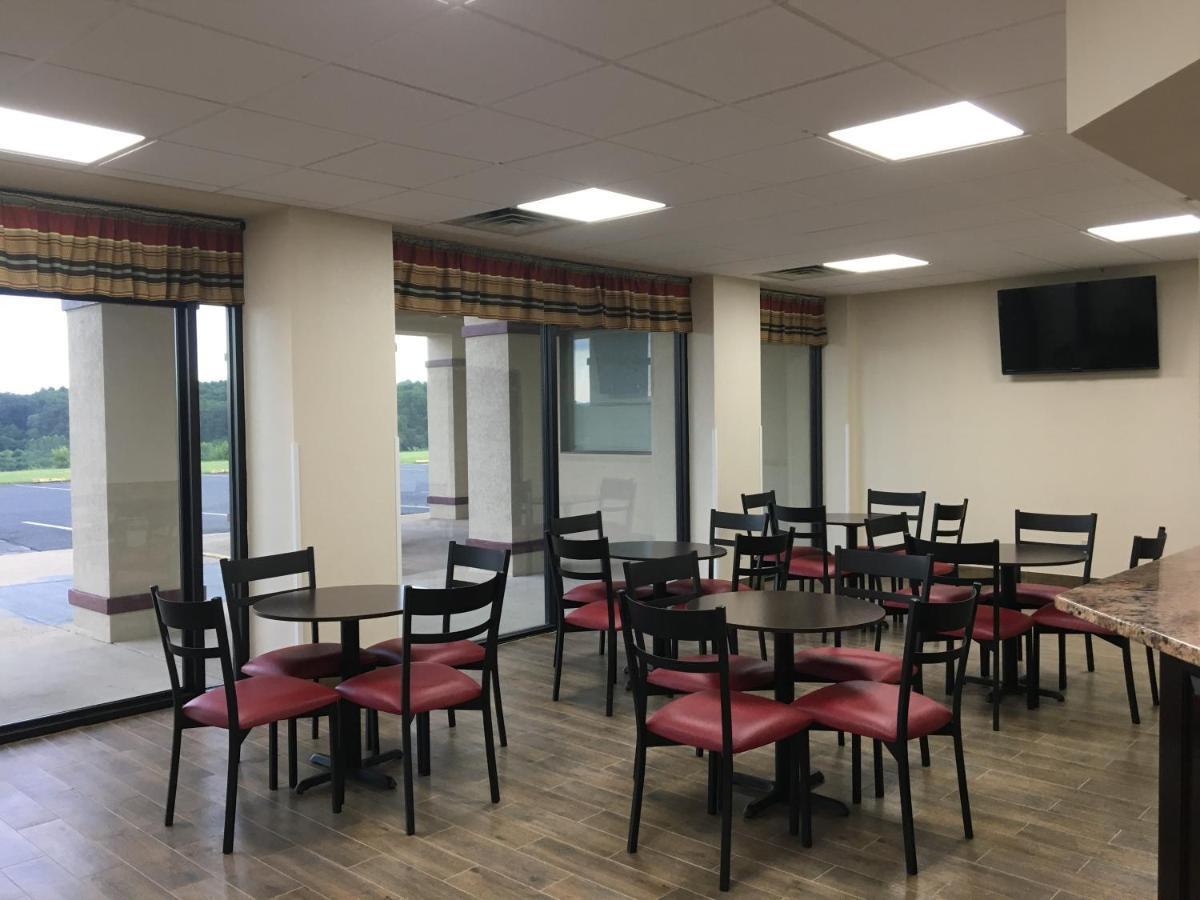 Red Roof Inn Стонтон Экстерьер фото