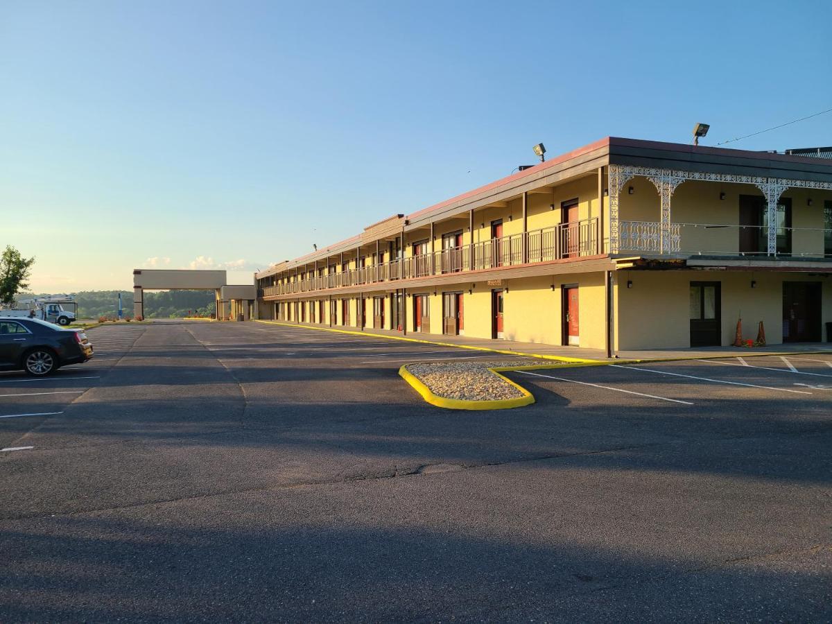 Red Roof Inn Стонтон Экстерьер фото