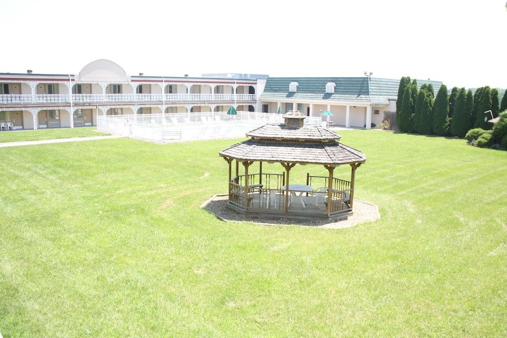 Red Roof Inn Стонтон Экстерьер фото