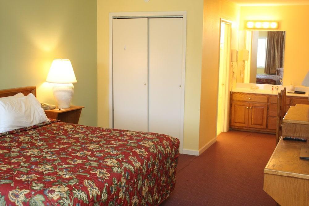 Red Roof Inn Стонтон Экстерьер фото