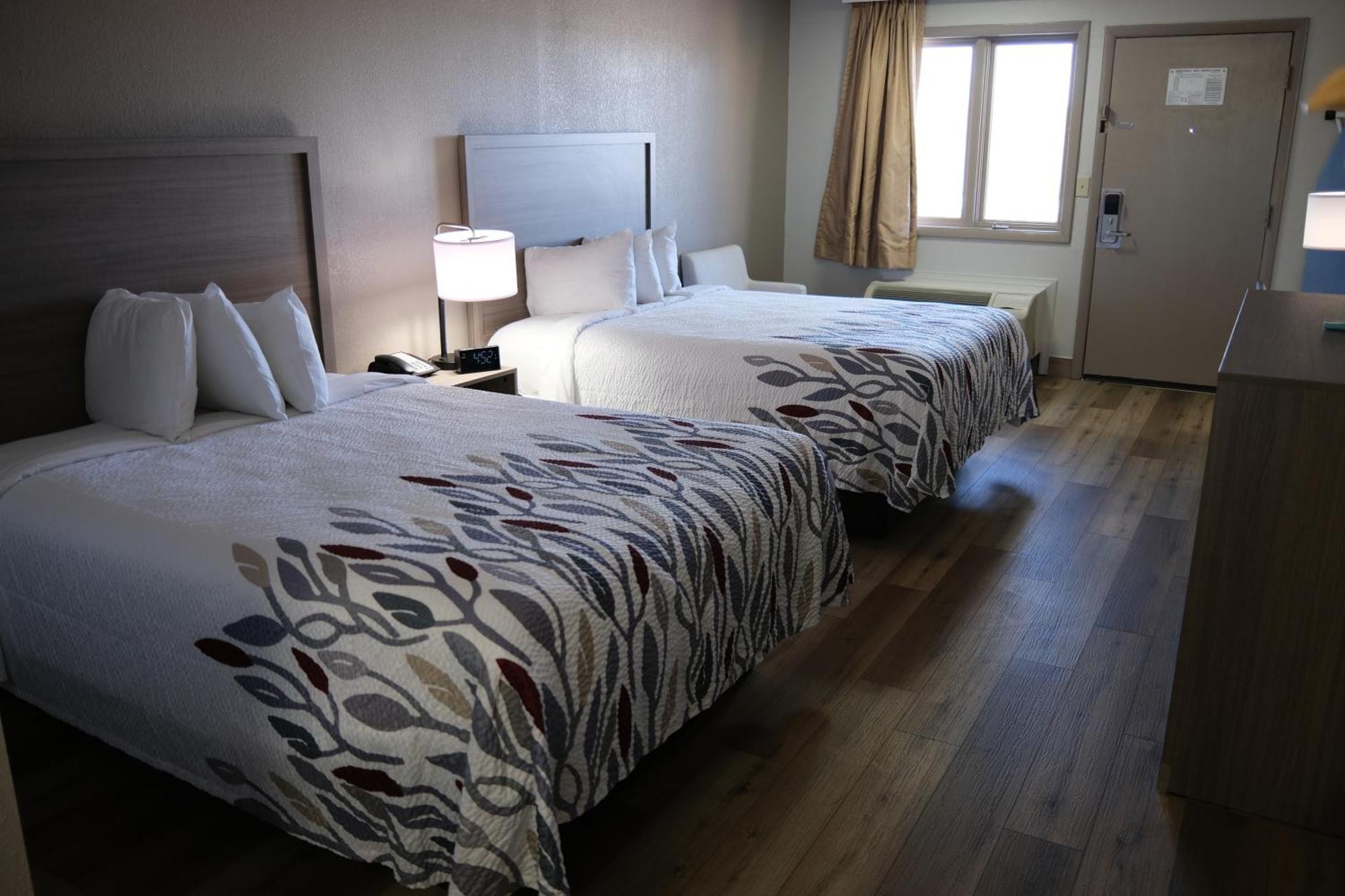 Red Roof Inn Стонтон Экстерьер фото