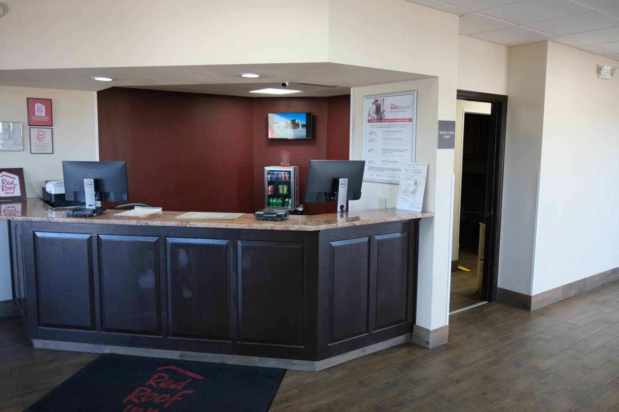 Red Roof Inn Стонтон Экстерьер фото
